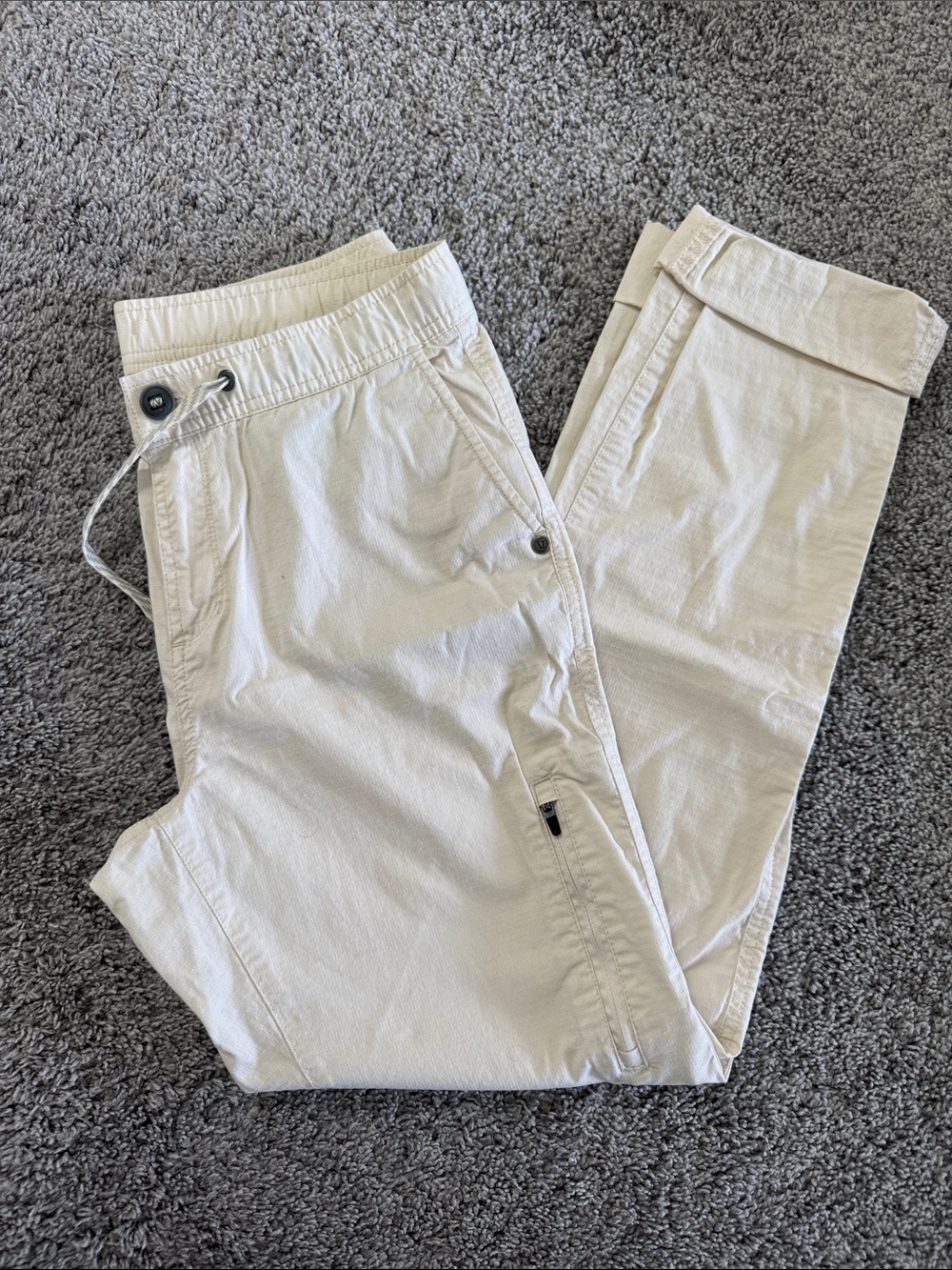 Vuori Ripstop Lightweight Cream Cargo Joggers Small